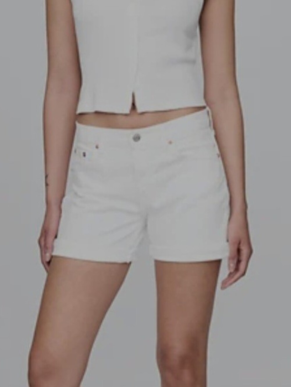 GAP 5" Girlfriend Mid Rise White Denim Jean Shorts
